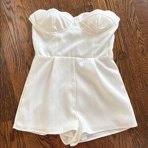Elegant White Strapless Romper SUNSET + SPRING XS built in bra